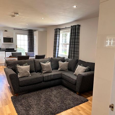 Apartment In Queens Court, Banchory Inchmarlo エクステリア 写真