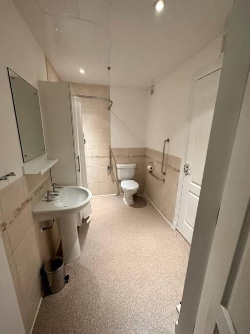 Apartment In Queens Court, Banchory Inchmarlo エクステリア 写真