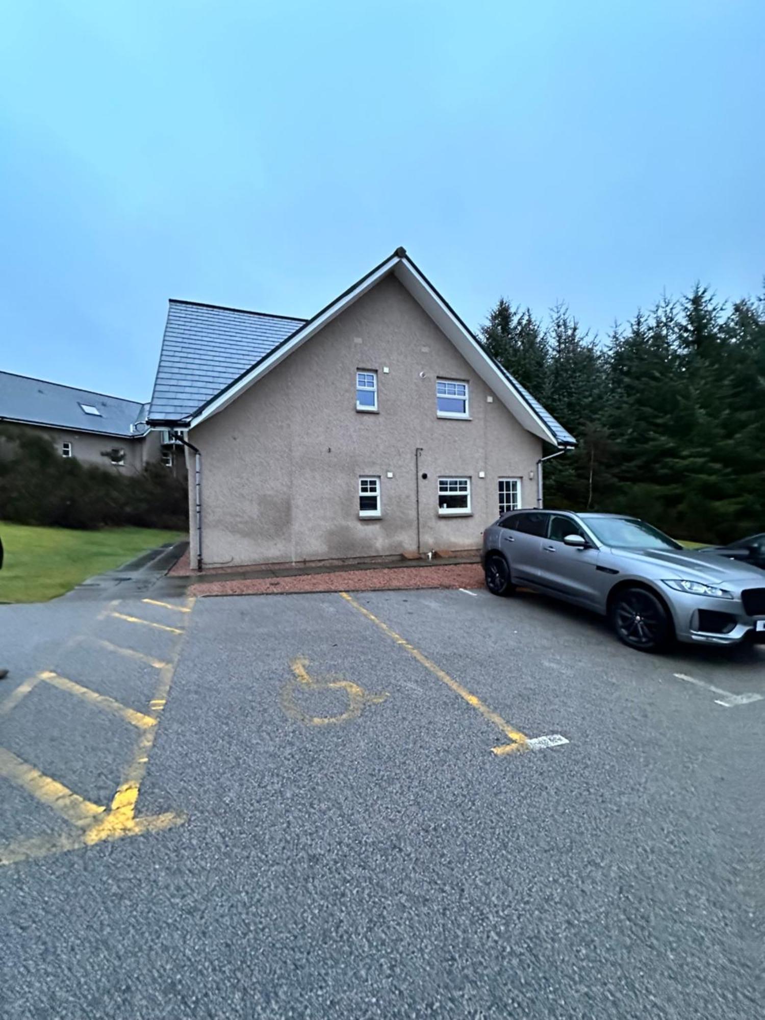 Apartment In Queens Court, Banchory Inchmarlo エクステリア 写真
